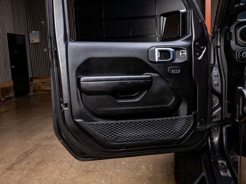 Used 2021 Jeep Gladiator Sport image 35