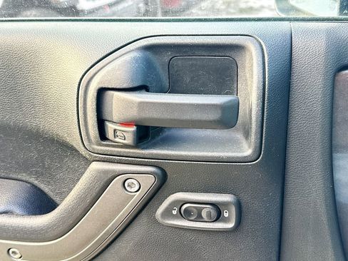 Used 2016 Jeep Wrangler Sport image 19