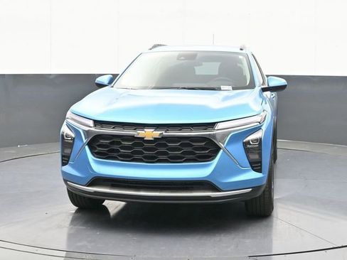 New 2026 Chevrolet Trax LT w/ Driver Confidence Package FWD image 2