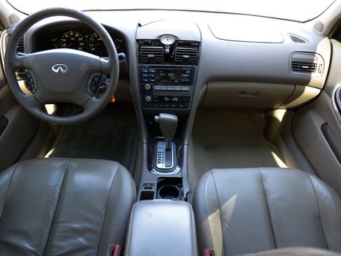 Used 2001 INFINITI I30 w/ (B03) Touring Sport Pkg image 2
