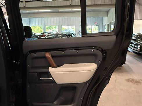 Used 2023 Land Rover Defender 110 X-Dynamic SE AWD/4WD image 44
