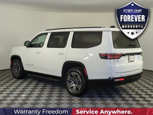 Used 2024 Jeep Wagoneer Series II w/ Flexible Seating Group RWD image 5