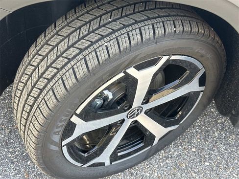 New 2026 Volkswagen Taos SEL image 10