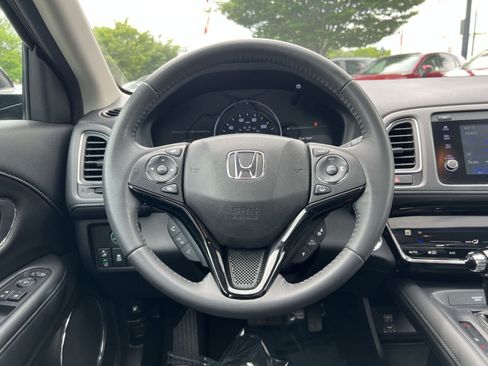Used 2019 Honda HR-V Touring image 16