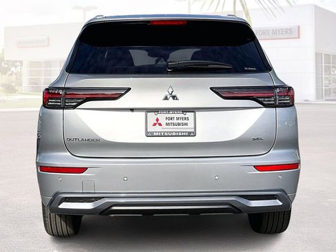 New 2026 Mitsubishi Outlander SEL image 4