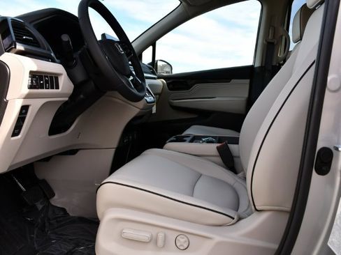 Used 2025 Honda Odyssey Touring image 12