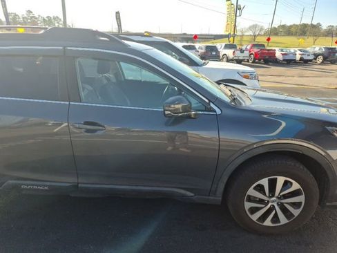 Used 2020 Subaru Outback Premium image 15