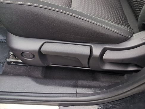 Used 2024 Mitsubishi Outlander ES image 18