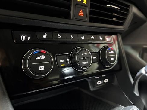 Used 2024 Volkswagen Jetta SE FWD image 23