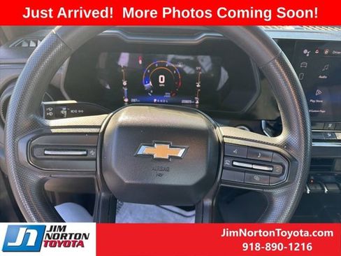 Used 2023 Chevrolet Colorado W/T image 13