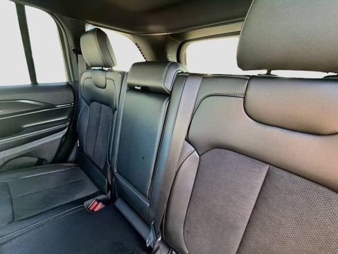 Used 2025 Jeep Grand Cherokee Altitude AWD/4WD image 12