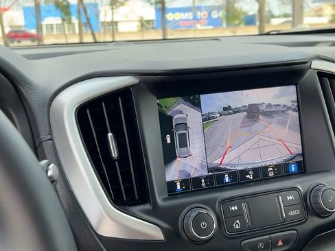 Used 2023 GMC Terrain SLT w/ Tech Package image 25