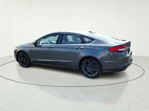 Used 2018 Ford Fusion SE FWD image 5