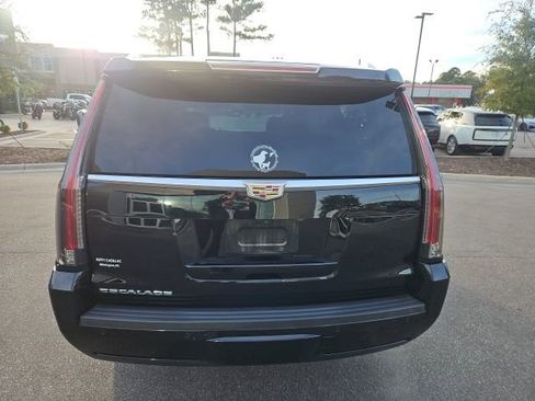 Used 2019 Cadillac Escalade ESV Luxury image 4