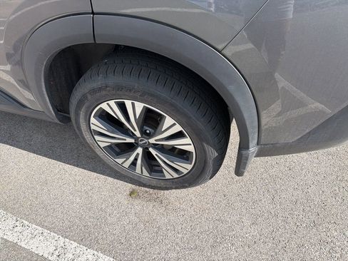 Used 2022 Nissan Rogue SV image 4