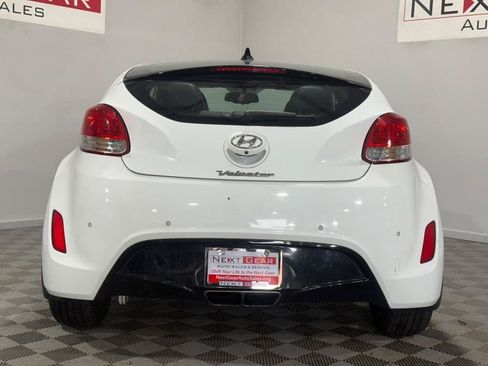 Used 2015 Hyundai Veloster w/ Option Group 03 FWD image 8
