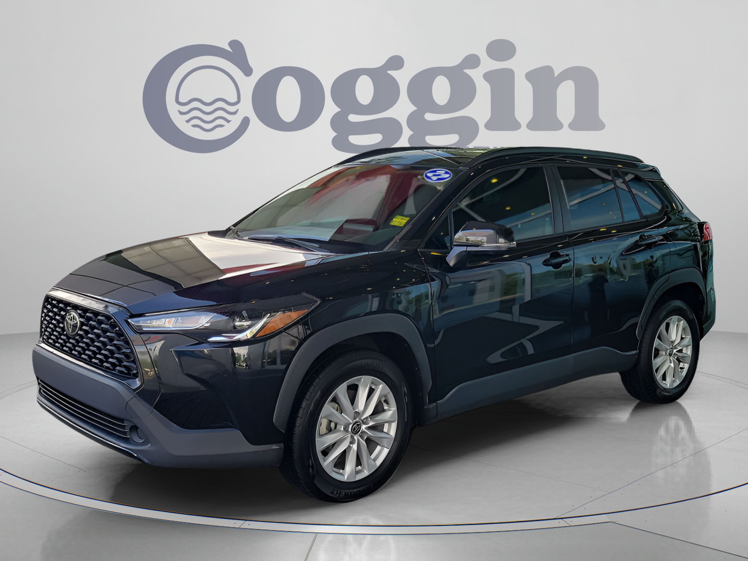 Used 2022 Toyota Corolla Cross LE FWD image 2