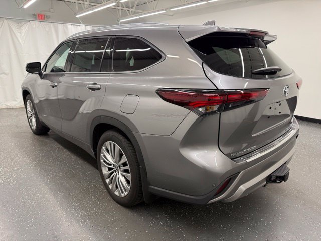 Used 2025 Toyota Highlander Platinum AWD/4WD image 4