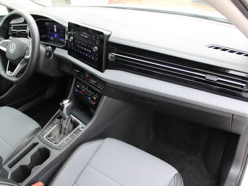 Certified 2025 Volkswagen Jetta SE w/ Black Wheel Package FWD image 27