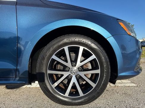 Used 2017 Volkswagen Jetta SE image 9