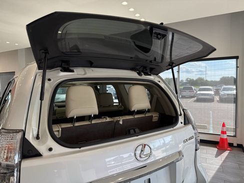 Used 2015 Lexus GX 460 w/ Premium Package image 36