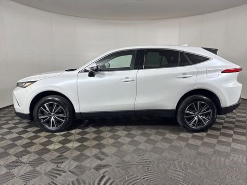 Used 2023 Toyota Venza LE AWD/4WD image 7