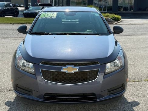 Used 2014 Chevrolet Cruze LS FWD image 2