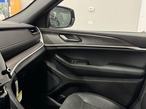 New 2026 Jeep Grand Cherokee Altitude image 26