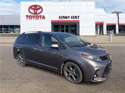 Used 2018 Toyota Sienna SE