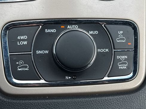 Used 2016 Jeep Grand Cherokee Overland w/ Advanced Technology Group image 27