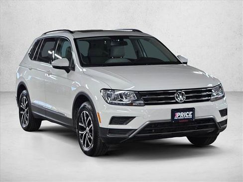 Used 2021 Volkswagen Tiguan SE w/ Panoramic Sunroof Package FWD image 3