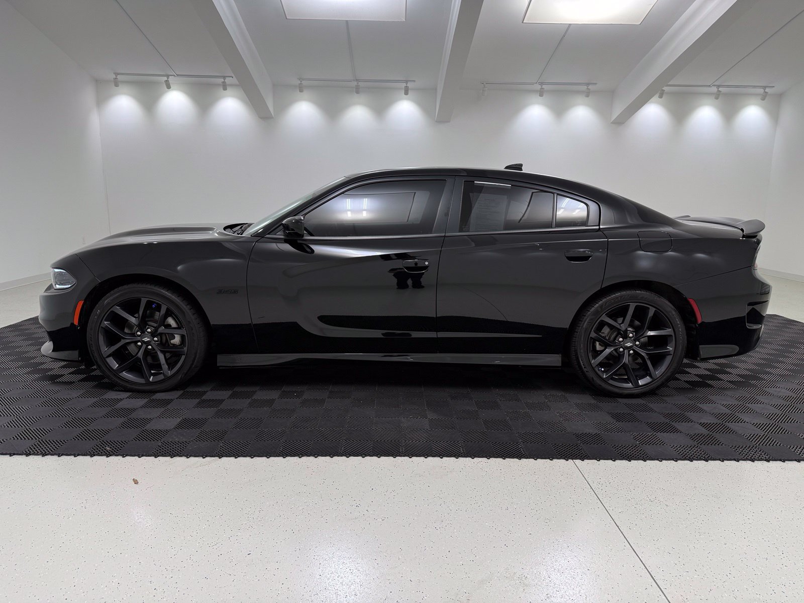 Used 2023 Dodge Charger R/T w/ Blacktop Package RWD image 4