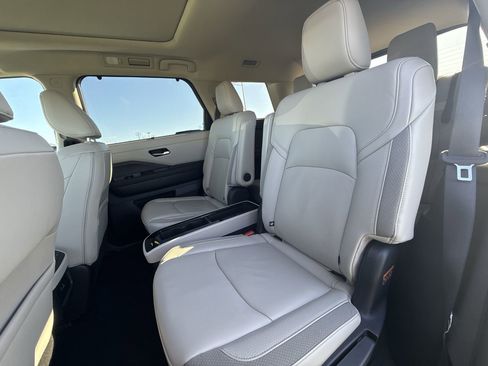 Used 2025 Nissan Pathfinder SL w/ SL Premium Package image 21