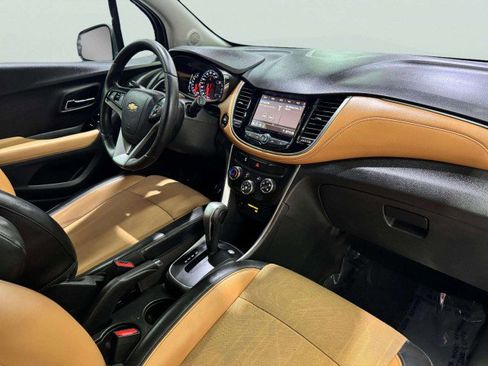 Used 2020 Chevrolet Trax LT w/ LT Convenience Package image 35