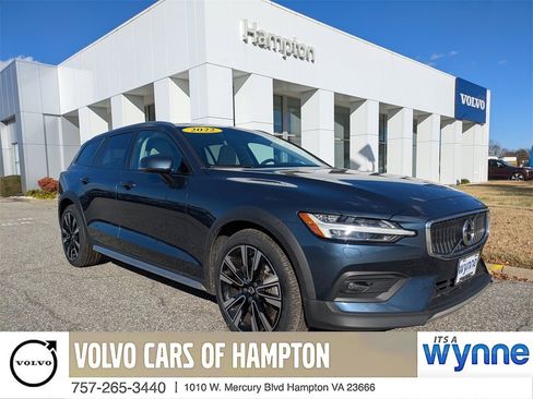 Used 2020 Volvo V60 T5 Cross Country image 1