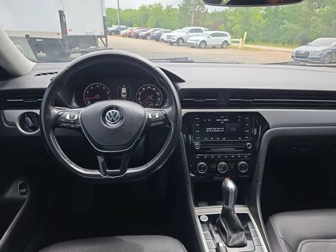 Used 2020 Volkswagen Passat 2.0T SE FWD image 11