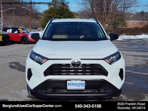 Used 2019 Toyota RAV4 LE image 9