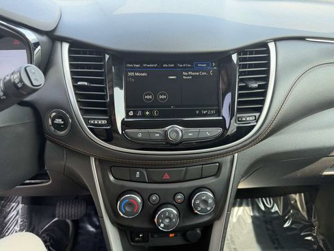 Used 2019 Chevrolet Trax LT w/ LT Convenience Package FWD image 17
