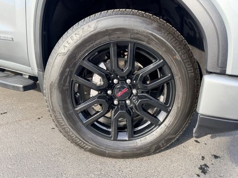 Used 2024 GMC Sierra 1500 Elevation w/ LPO, Elevation Black Package image 8