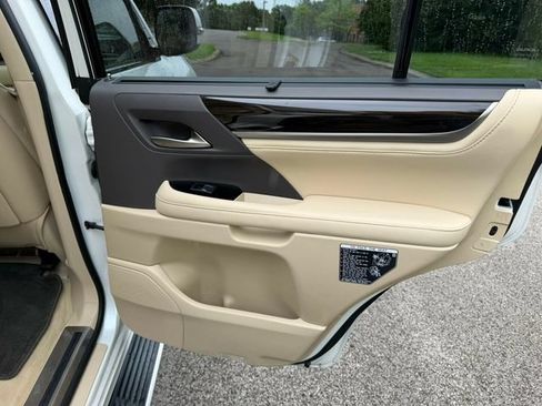 Used 2018 Lexus LX 570 4WD image 20