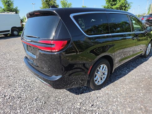 Certified 2026 Chrysler Pacifica Select FWD image 17