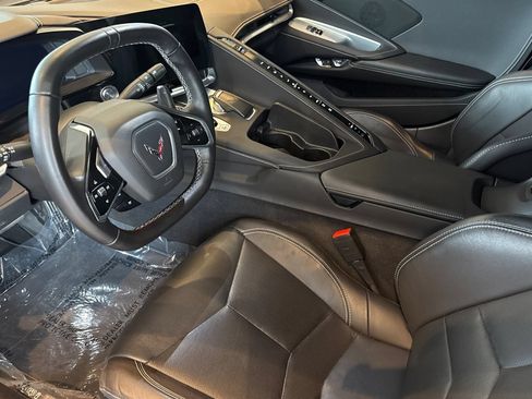 Used 2022 Chevrolet Corvette Stingray Coupe w/ Z51 Performance Package RWD image 10