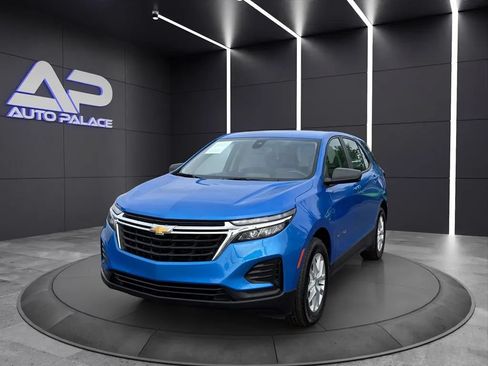 Used 2024 Chevrolet Equinox LS w/ Driver Confidence II Package FWD image 1