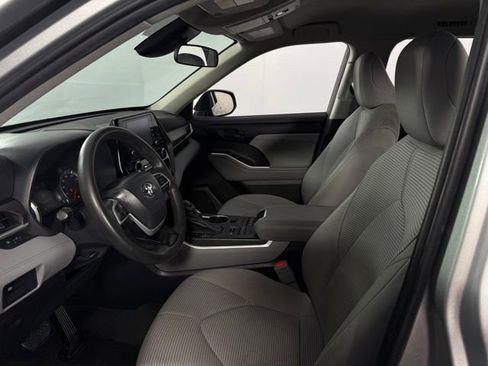 Used 2022 Toyota Highlander L image 11
