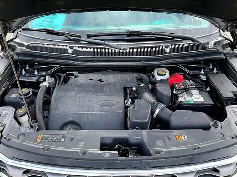 Used 2017 Ford Explorer XLT w/ Equipment Group 202A AWD/4WD image 34