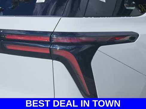 New 2026 Chevrolet Traverse LT w/ Sun and Wheel Package FWD image 40