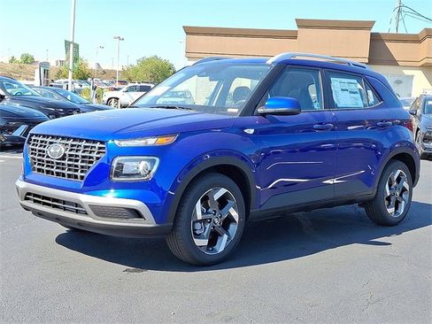 New 2025 Hyundai Venue SEL image 2