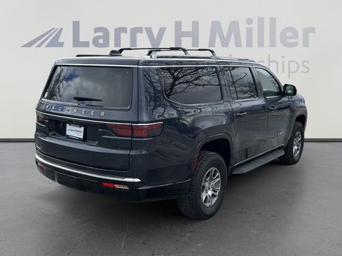 Used 2023 Jeep Wagoneer L 4WD image 8