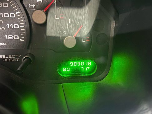 Used 2004 Ford Explorer XLT image 23