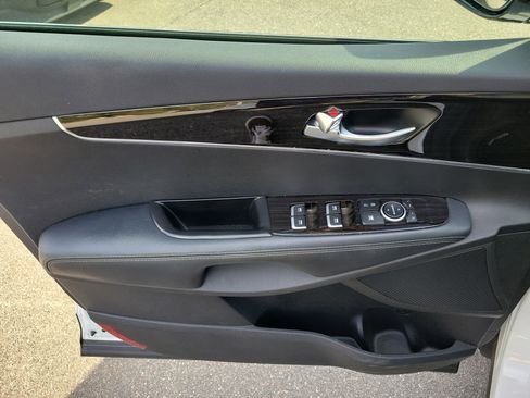 Used 2020 Kia Sorento LX image 19